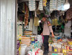 Polsek Bukit Batu Adakan Patroli Akhir Pekan, Sambangi Pasar Rakyat Tangkiling