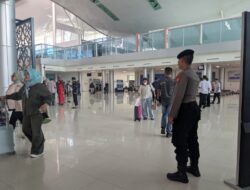 Demi Rasa Aman, Personel Satpamobvit Polresta Palangka Raya Jaga di Bandara Tjilik Riwut