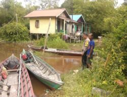 Bhabinkamtibmas Marang Pantau Kenaikan Debit Sungai Rungan, Air Mulai Berangsur Surut