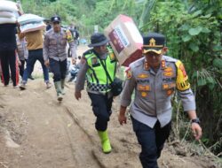 Kapolres Aceh Tengah Salurkan Bantuan Kemanusiaan kepada Warga Kecamatan Celala yang Terisolir Akibat Bencana Alam