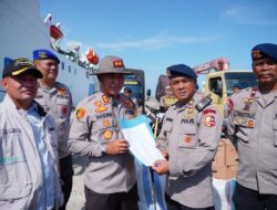 Kapal MV Egon Pengangkut Logistik Penanganan Bencana dari Mabes Polri Tiba di Krueng Geukueh