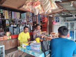 Momen Nataru, Polsek Rakumpit Bagikan Pesan Kamtibmas kepada Warga