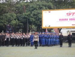 Polwan Tampil Sebagai Komandan Upacara di Polda Jabar Pada Peringatan Hari Ibu