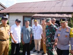 Kapolda Kalteng Dampingi Gubernur Tinjau Lokasi Bedah Rumah di Katingan