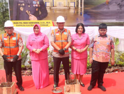 Wujud Toleransi Keberagama, Kapolda Kalteng Letakkan Batu Pertama Pembangunan Gereja dan Pura di SPN