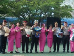 Momen Haru Keluarga Warnai Upacara Kenaikan Pangkat Personel Polda Jabar