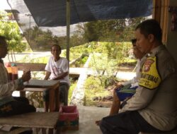 Duduk Bersama Warganya di Marang, Bhabinkamtibmas Polsek Bukit Batu Sampaikan Layanan 110