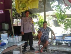 Sambangi Masyarakat, Bhabinkamtibmas Petuk Barunai Sosialisasikan Call Center 110 Polri