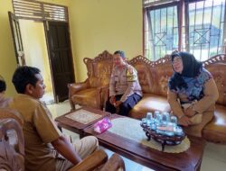 Perkuat Sinergitas, Bhabinkamtibmas Polsek Bukit Batu Kunjungi Kantor Kelurahan Marang