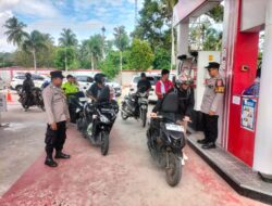Tekan Aksi Premanisme, Patroli Polsek Bukit Batu Sambangi SPBU