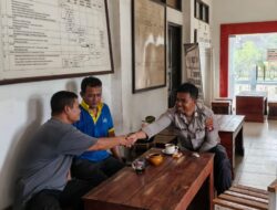 Di Kantor Kelurahan Kalampangan, Bhabinkamtibmas Polsek Sabangau Sharing Kamtibmas dengan Warga