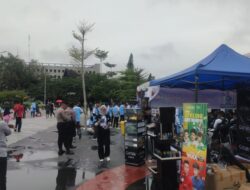 Usai Apel, Personel Polresta Palangka Raya Amankan Pemecahan Rekor MURI Cukur Rambut Massal di Bundaran Besar