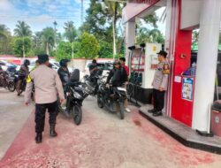 Sambangi SPBU Tangkiling, Polsek Bukit Batu Cek Ketersediaan dan Harga BBM