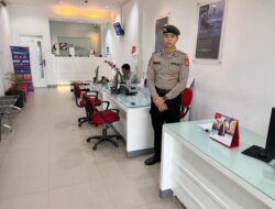 Personel Satpamobvit Polresta Palangka Raya Perketat Pengamanan di Bank