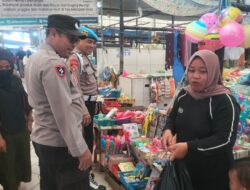 Patroli Sambang di Pasar Rakyat Tangkiling, Polsek Bukit Batu Ajak Warganya Jaga Kamtibmas