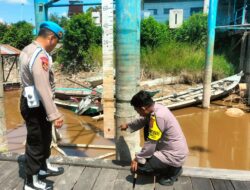 Antisipasi Banjir, Polsek Bukit Batu Monitoring Debit Air Sungai Rungan di Tangkiling