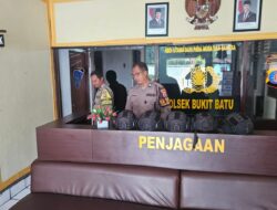 Jamin Pelayanan Maksimal, Polsek Bukit Batu Periksa Inventaris Penjagaan