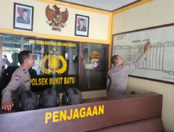 Sebelum Pelayanan, Polsek Bukit Batu Cek Inventaris Penjagaan