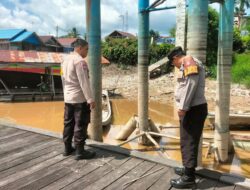 Antisipasi Banjir, Polsek Bukit Batu Pantau Debit Air Sungai Rungan di Tangkiling