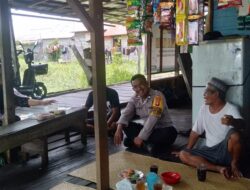 Bhabinkamtibmas Pahandut Seberang Sambangi Rumah Warga, Sampaikan Pesan Kamtibmas
