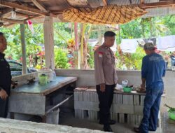 Ciptakan Rasa Aman, Personel Polsek Bukit Batu Patroli Jalan Kaki di Objek Wisata Batu Banama