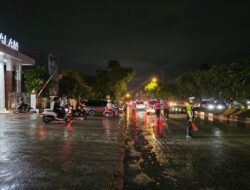 Pastikan Ibadah Tarawih Berjalan Aman, Personel Polresta Palangka Raya Laksanakan Pengamanan di Masjid Raya Darussalam