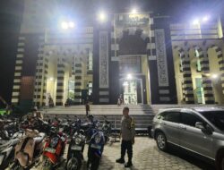 Jaga Kamtibmas Ramadan, Polsek Sabangau Patroli dan Amankan Tarawih di Masjid Al Abrar