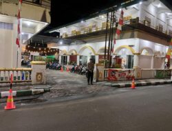 Ketika Ibadah Tarawih, Polresta Palangka Raya Jaga Masjid Nurul Iman