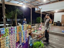 Anggota Polsek Bukit Batu Patroli dan Sambangi Warung Warga di Kelurahan Sei Gohong