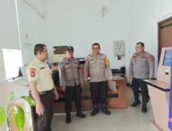 Anggota Polsek Bukit Batu Tinjau Kamtibmas dan Kunjungi Kantor Bank Kalteng