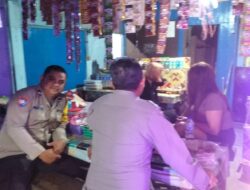 Patroli Polsek Bukit Batu Sambangi Warung Kopi, Imbau Masyarakat Manfaatkan Layanan 110