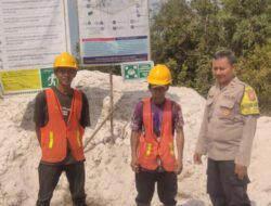 Sambangi Pembangunan Tower di Marang, Bhabinkamtibmas Bukit Batu Imbau Utamakan Keselamatan Kerja