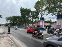 Prioritaskan Keselamatan Pelajar, Patmor Satsamapta Polresta Palangka Raya Gatur Lalin di SMAN 5