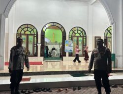 Jaga Kekhusyukan Ramadan, Polsek Bukit Batu Amankan Salat Tarawih di Masjid Al-Amin
