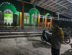 Personel Polsek Rakumpit Kawal Kelancaran Tarawih di Masjid Al-Muhajirin Petuk Barunai