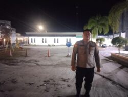 Amankan Ibadah Tarawih, Personel Polsek Sabangau Laksanakan Pengamanan di Masjid Daruttaqwa Kalampangan