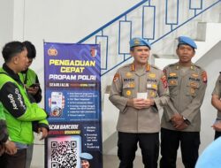 Tebar Berkah Ramadhan, Bidpropam Polda Kalteng Bagikan Takjil Sekaligus Sosialisasikan Barcode Pengaduan Cepat Propam Polri