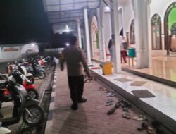 Ciptakan Rasa Aman, Polsek Bukit Batu Laksanakan Pengamanan Tarawih di Masjid Al-Amin