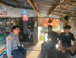 Sambangi Warga Gaung Baru, Bhabinkamtibmas Polsek Rakumpit Sosialisasikan Layanan Call Center 110 Polri