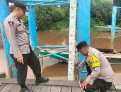 Pantau Debit Air Sungai Rungan, Polsek Bukit Batu Imbau Warga Waspada Banjir