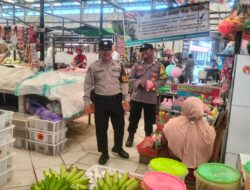 Datangi Pasar Rakyat, Polsek Bukit Batu Pantau Harga Komoditas Pasca Lebaran