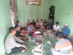 Bhabinkamtibmas Polsek Rakumpit Sambangi Warga Petuk Barunai yang Rayakan Paskah