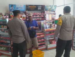 Datangi Retail Modern, Polsek Bukit Batu Edukasikan Layanan Polri 110