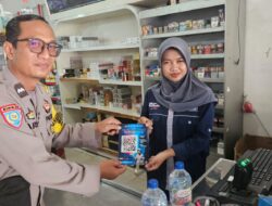 Patroli Sambang Pertokoan, Piket Polsek Bukit Batu Jalin Silaturahmi dan Ciptakan Rasa Aman