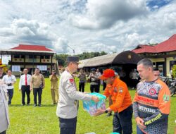 Kunker di Polres Bartim, Wakapolda Kalteng Cek Kesiapsiagaan Dalmas dan Karhutla hingga Salurkan Bansos untuk Relawan