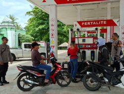 Kunjungi SPBU, Polsek Bukit Batu Lakukan Sharing Kamtibmas