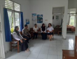 Sambang DDS, Bhabinkamtibmas Polsek Pahandut Monitoring Rencana Rehabilitasi Pustu Petuk Katimpun