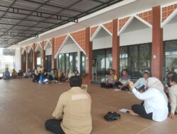 Bahas Pembenahan Drainase, Polsek Pahandut Fasilitasi Pertemuan dengan Pedagang di Jalan Kecipir