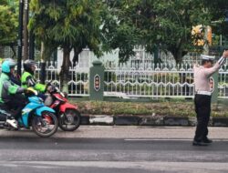 Gatur Pagi Hari, Polsek Pahandut Jaga Kelancaran Arus Lalu Lintas di Jalan A Yani