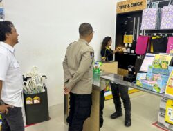 Anggota Polsek Bukit Batu Sambangi Pusat Perbelanjaan DIY dan Sampaikan Imbauan Kamtibmas